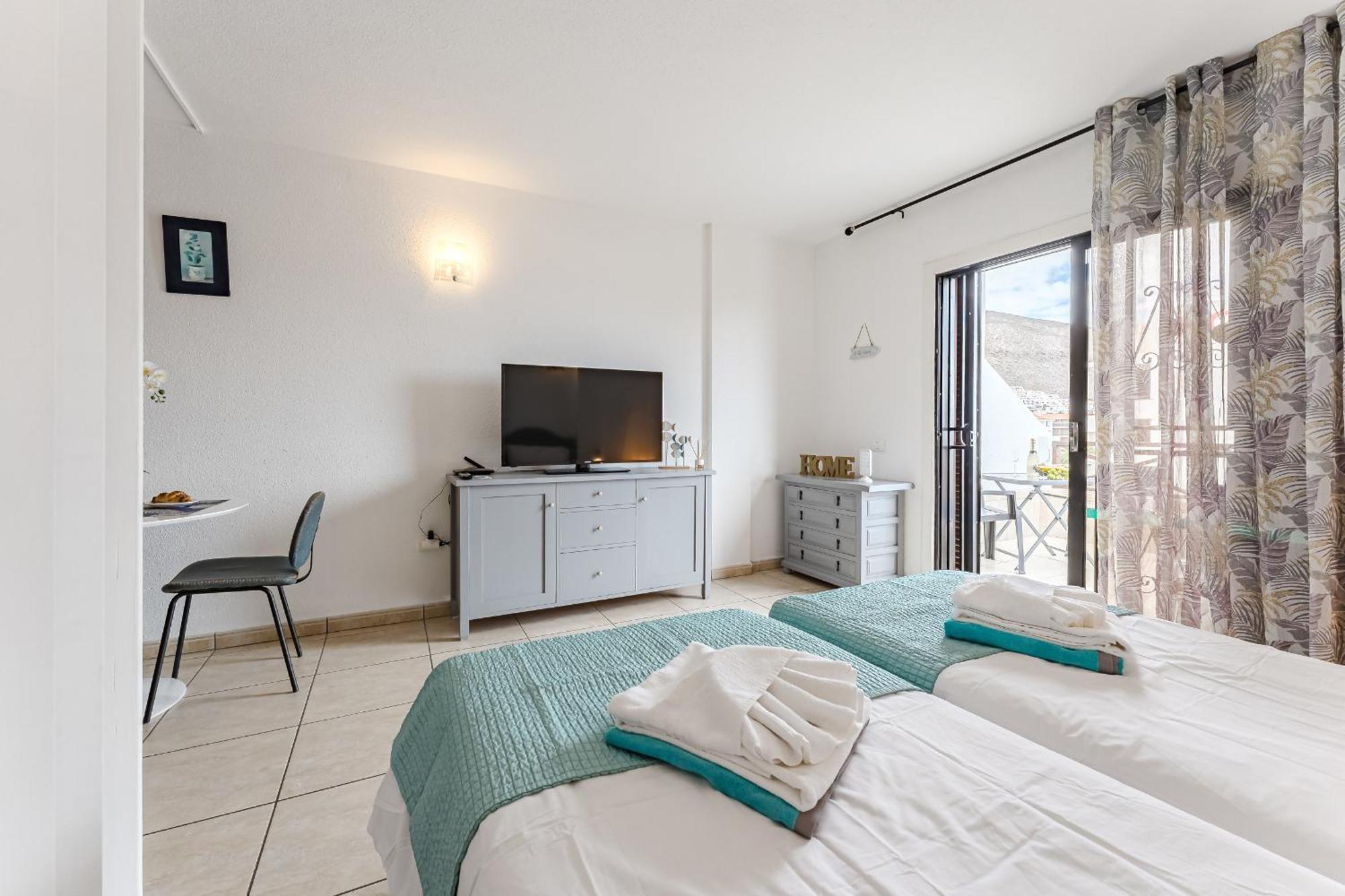 Blue Cristianos By Welcome Tenerife Los Cristianos  Exterior photo